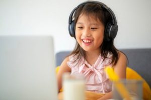 فواید گفتار درمانی آنلاین