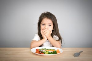 مشکل غذا خوردن کودک اوتیسم