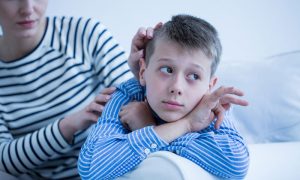چه چیزی باعث اوتیسم می شود؟
