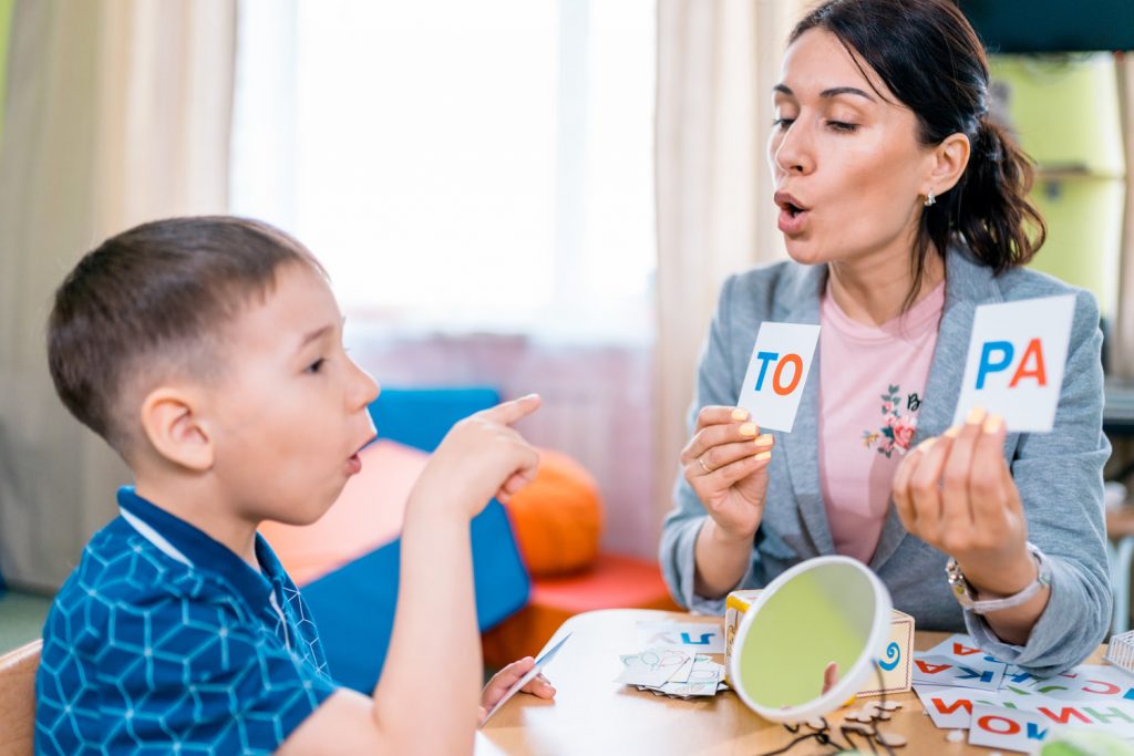 دلایل تأخیر گفتار