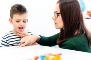 گفتاردرمانی برای آپراکسی