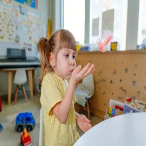 7 نشانه آماده نبودن کودک برای از پوشک گرفتن و راهحل