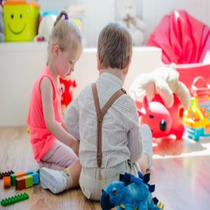 7 راه تشخیص تاخیر کلامی از خجالتی بودن ساده