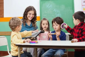 ۷ علت نوک‌زبانی حرف زدن کودکان + درمان تخصصی در کلینیک لبخند
