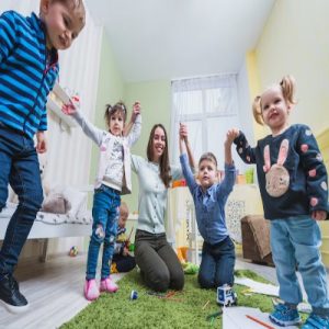۷ علت نوک‌زبانی حرف زدن کودکان + درمان تخصصی در