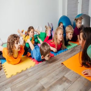 ۵ قدم برای رفع مشکل اکولالیا (تکرار طوطیوار کلمات) در اوتیسم